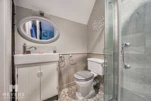 Ensuite Bathroom - click for photo gallery